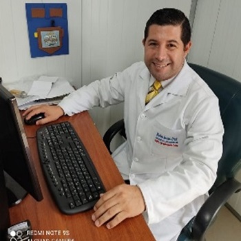 Dr. Erick Macías
